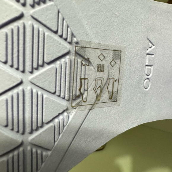 Aldo purple leather upper heel height 4.25” slip on style Block Heeled. Size 7 - Picture 4 of 8